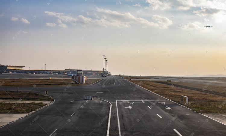 广阔天际飞机场摄影图