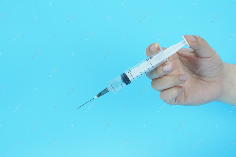 医疗禁毒注射器注射手势摄影图