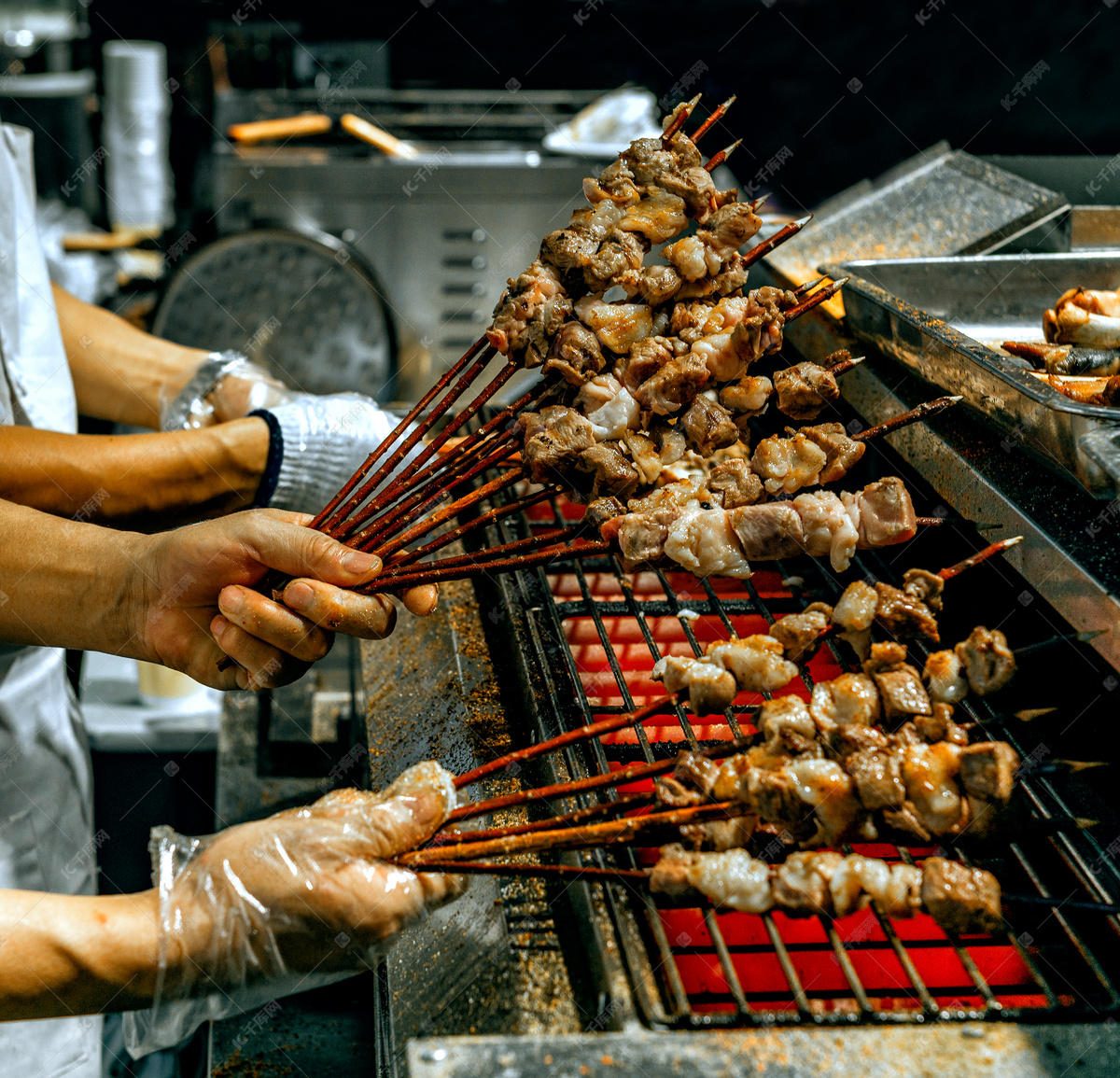 呼和浩特夜市烤羊肉串