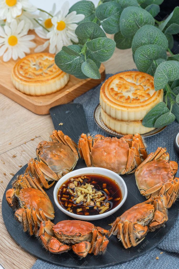 中秋节大闸蟹月饼高清摄影大图