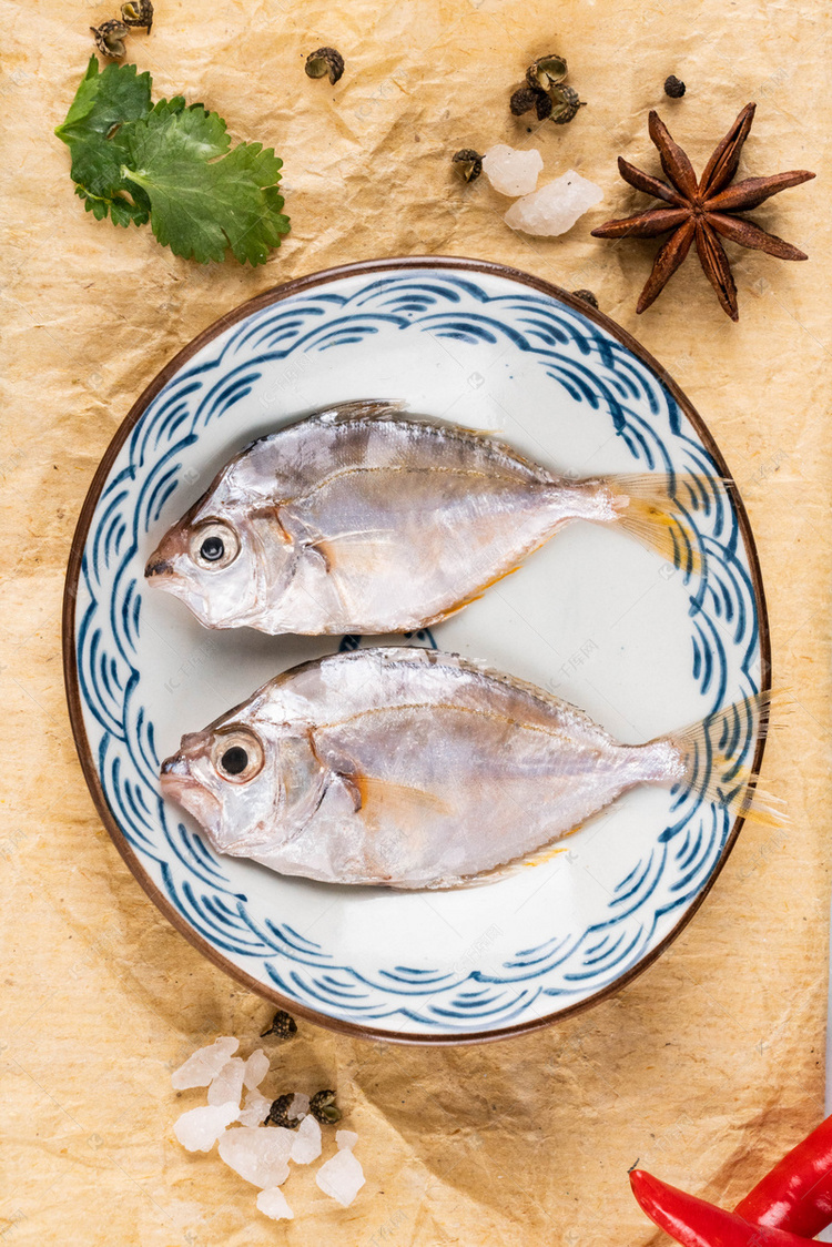 油叶鱼白天油叶鱼海鲜室内油叶鱼美食摄影图配图