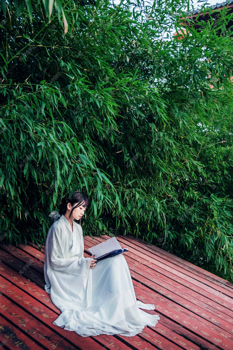 古风美女竹林读书摄影图配图