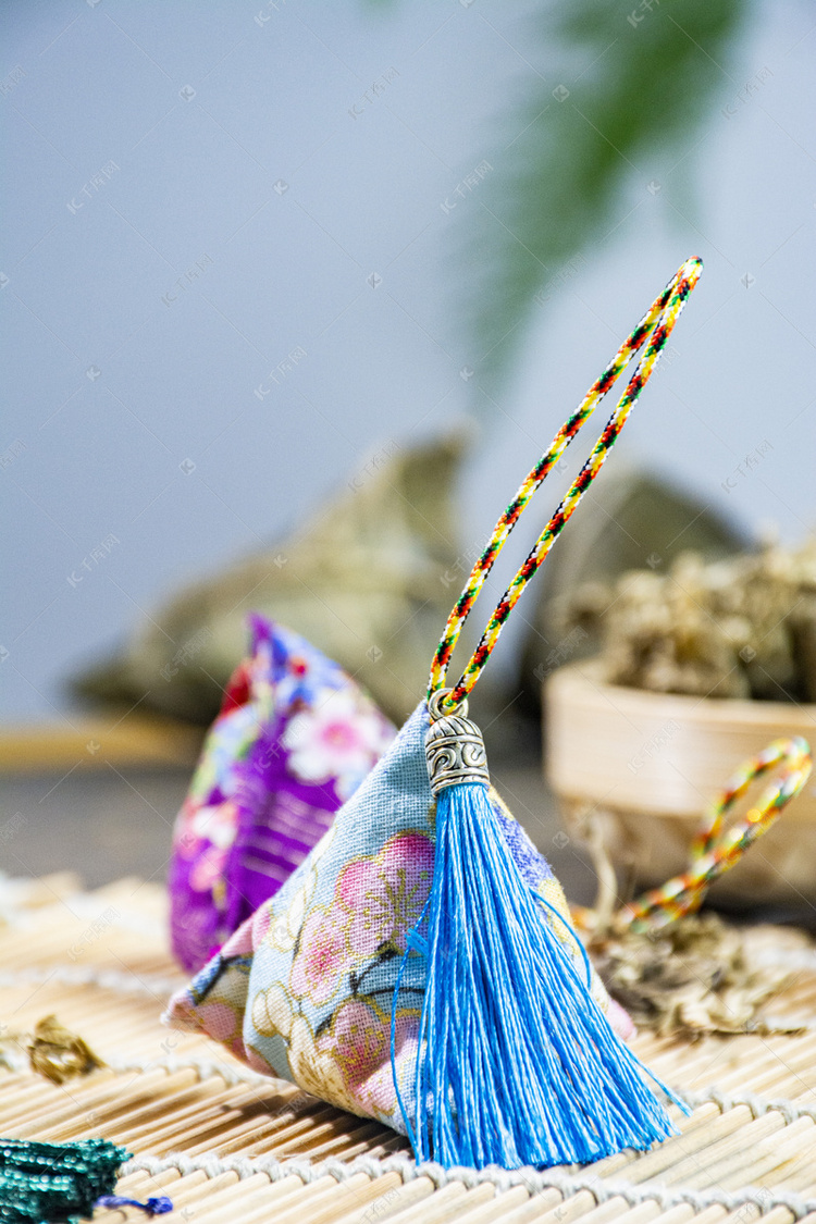 端午节香囊早晨香囊室内静物摄影图配图