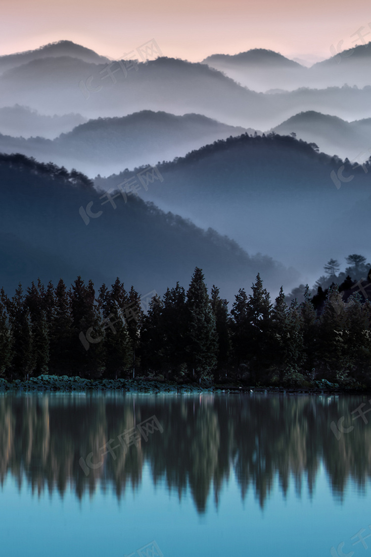 简约自然山河文艺背景