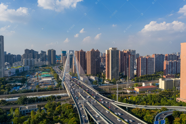 武汉城市建筑晴天建筑金桥仰拍摄影图配图