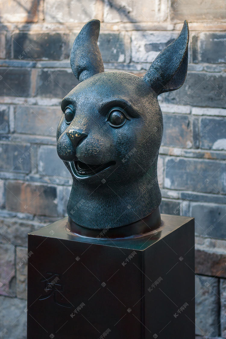 十二生肖兽首之兔摄影图配图