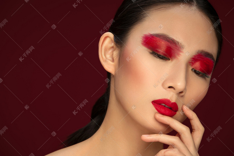 盘点红色裙子什么眼影好看?红色裙子什么眼影好看