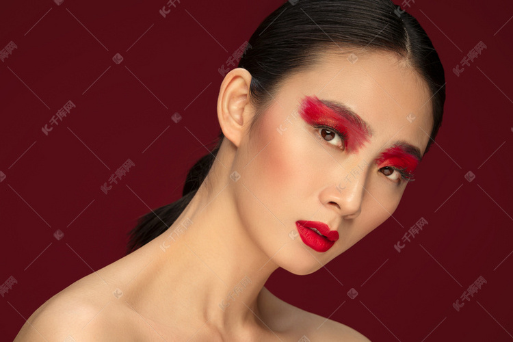 红色眼影彩妆美女肖像