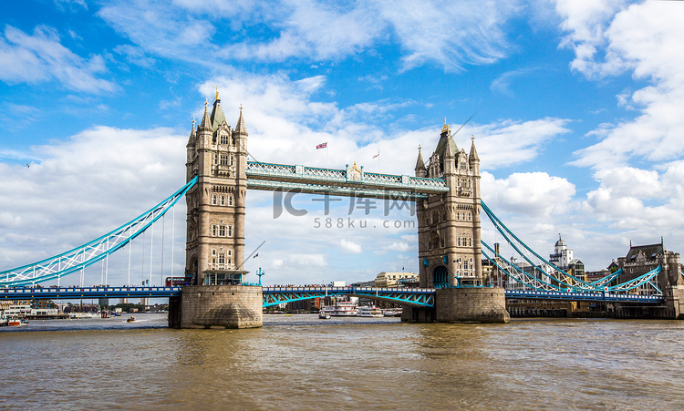 伦敦塔桥全景摄影图