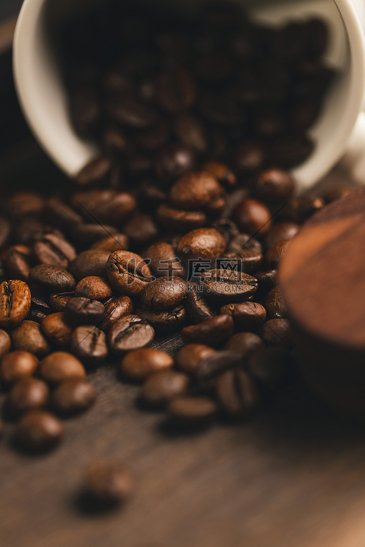 咖啡杯咖啡豆摄影图
