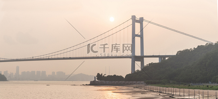 珠江上的虎门大桥摄影图