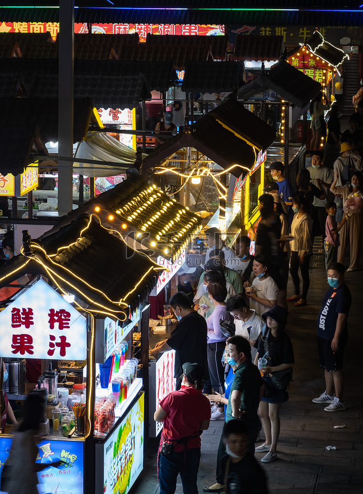 夜市人们摄影图