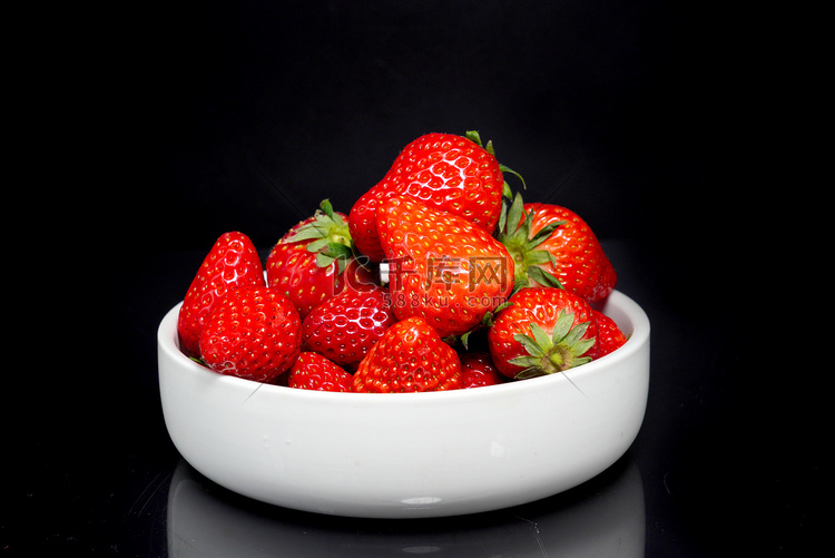 水果草莓摄影图