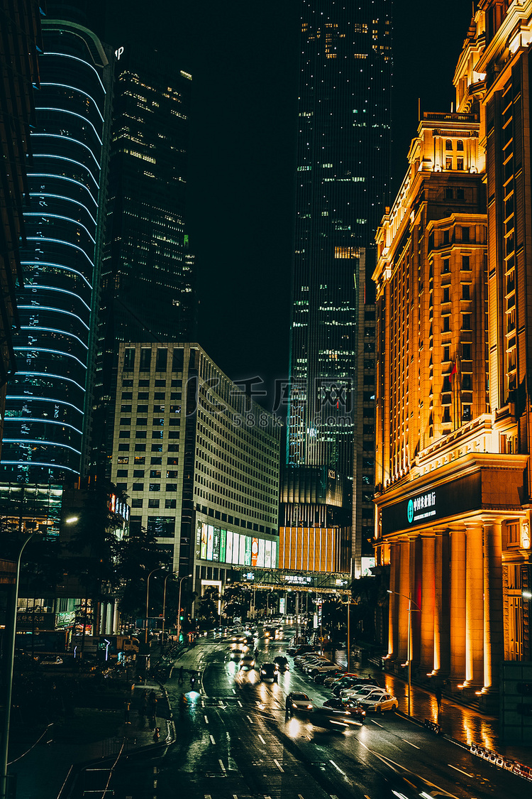 雨夜下的广州CBD夜景风光摄影图