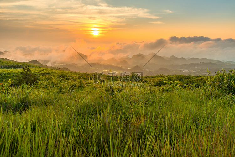 落日黄昏山峦摄影图