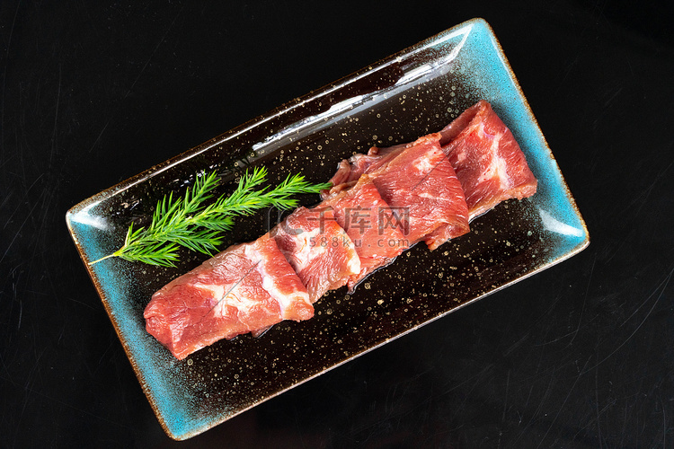 餐饮食材牛肉卷摄影图