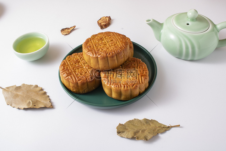 节日中秋节月饼美食摄影图