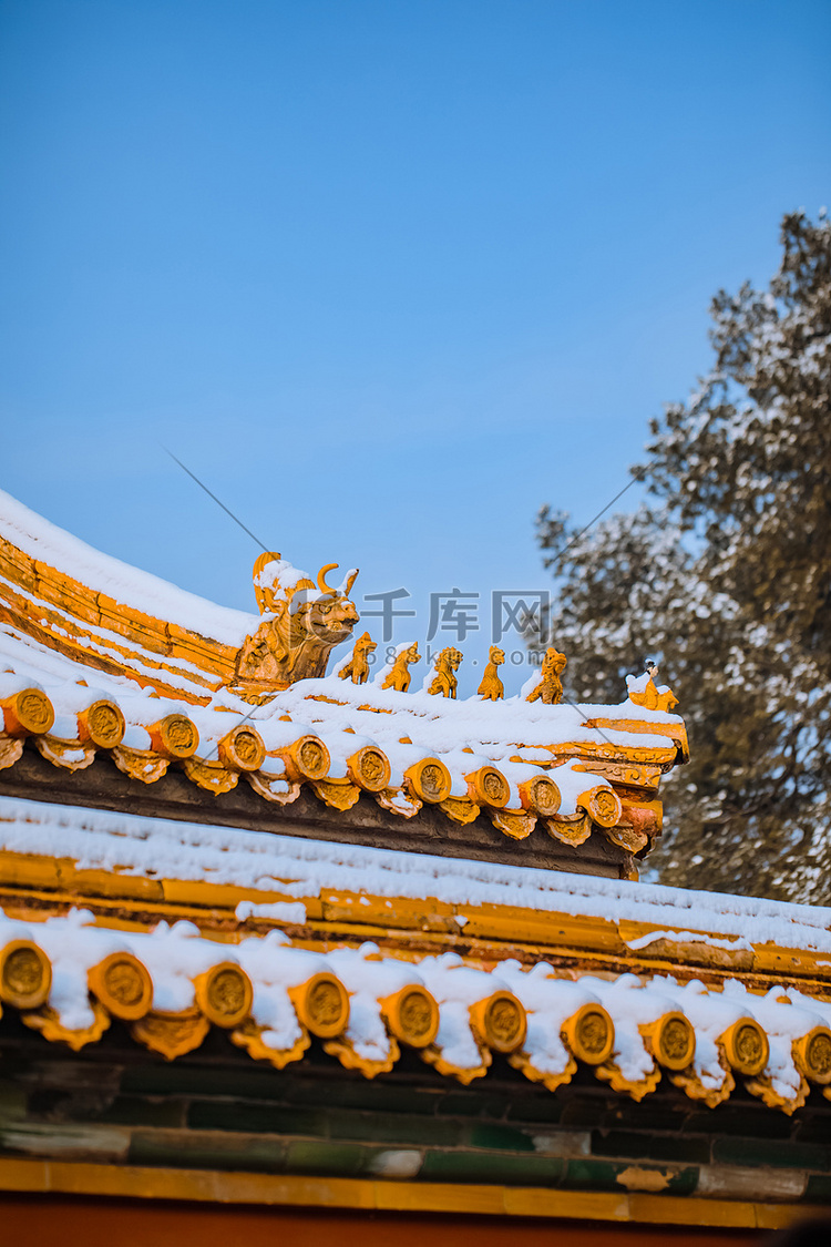 故宫屋檐雪景摄影图