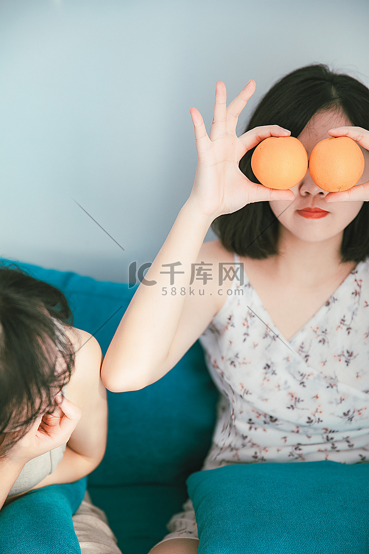 少女橘子互动可爱搞怪图