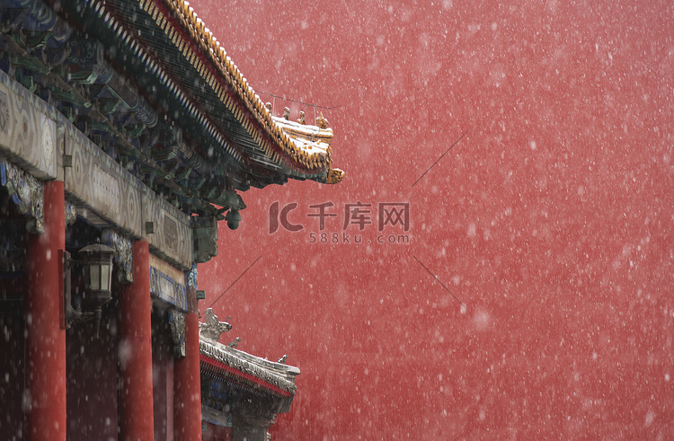 下雪的故宫红墙白雪历史古建摄影