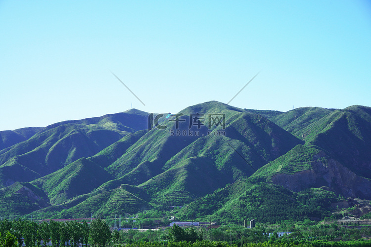 绿色山峰山脉摄影图