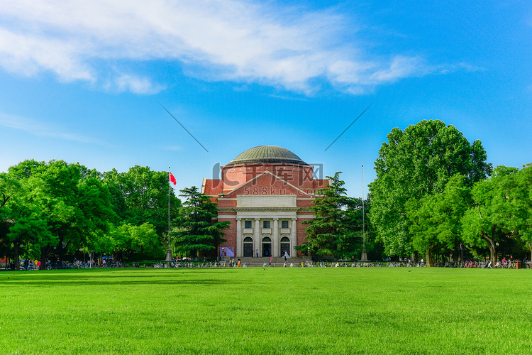 北京清华大学校园大礼堂摄影图