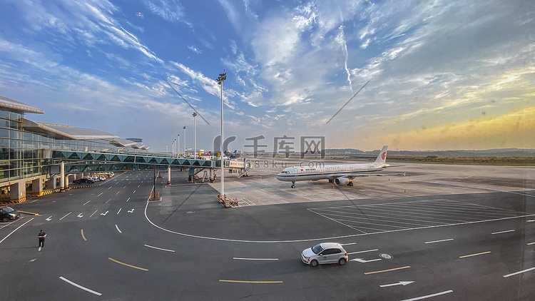 大气早晨机场停机坪摄影图