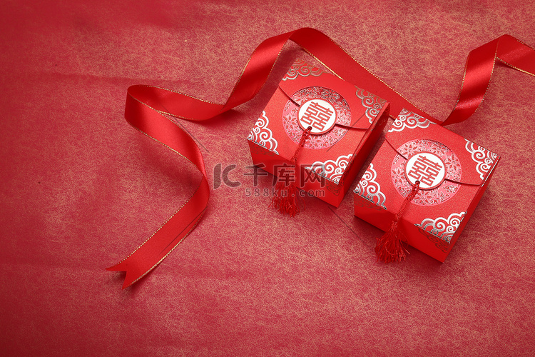 红丝带礼盒摄影图