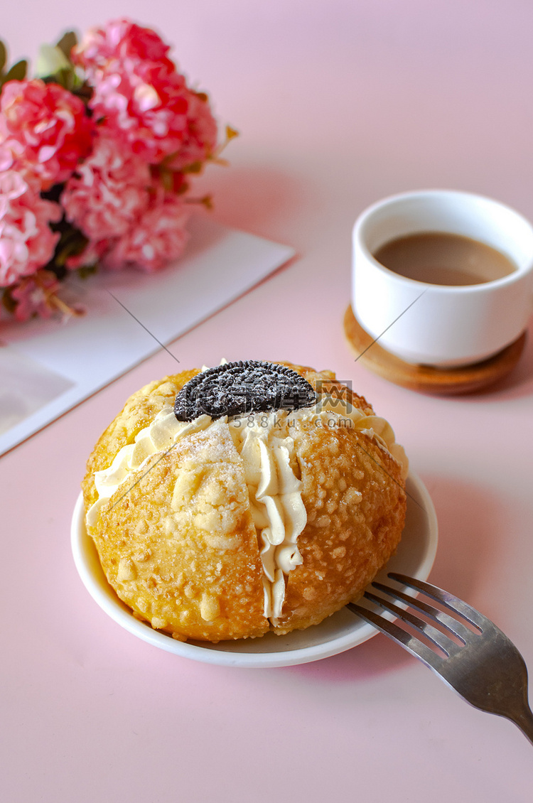 下午茶甜品奶油面包摄影图
