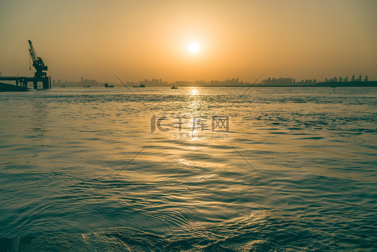 武汉城市风光夕阳沙滩青山江滩俯