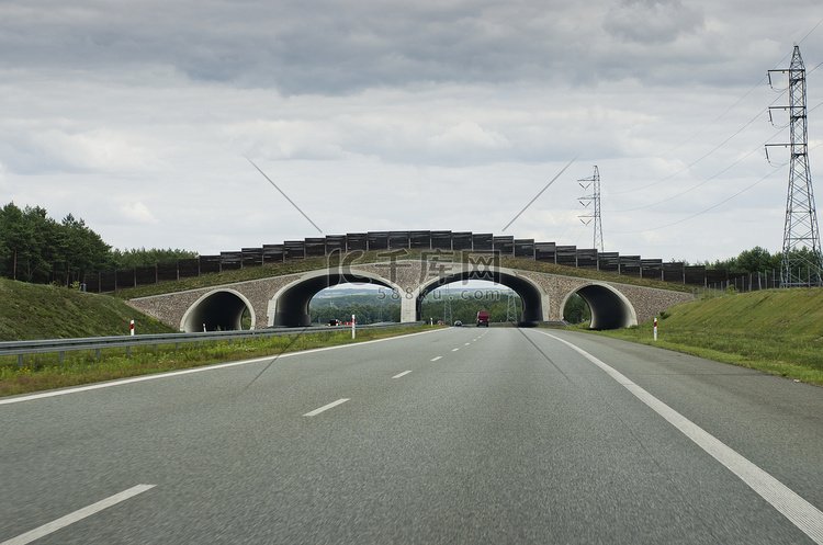 以上在农村，欧洲公路桥梁