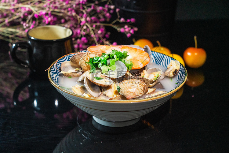 海鲜汤白天蛤蜊室内香菜摄影图配