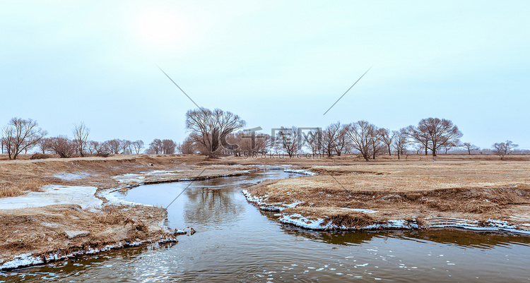 内蒙古冬季河水农田树木