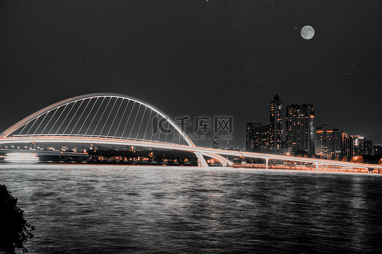 广州海心步行桥海心天台珠江月夜