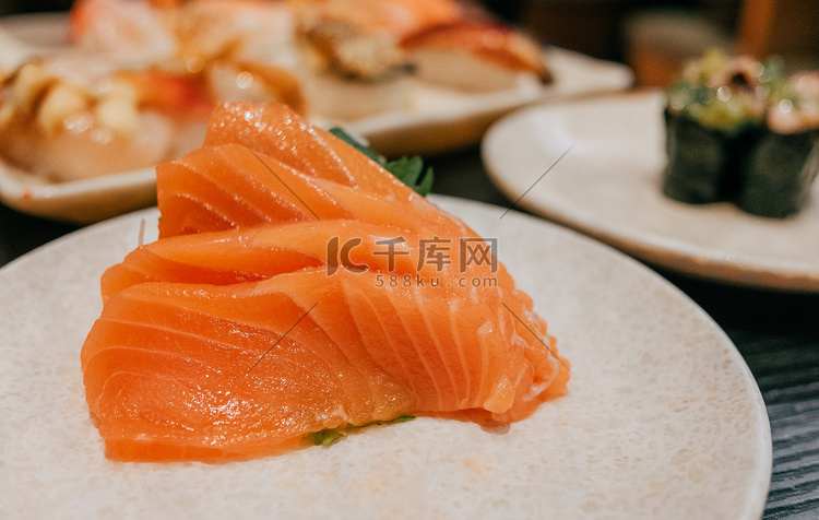 刺身三文鱼寿司美食食品摄影图配