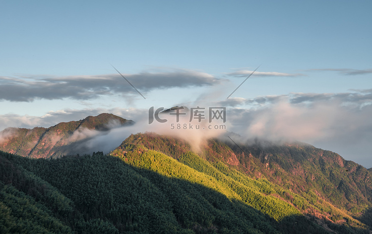 云雾缭绕的山峰下午山峰山顶无摄