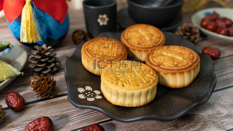 中秋月饼中秋节月团月饼传统美食