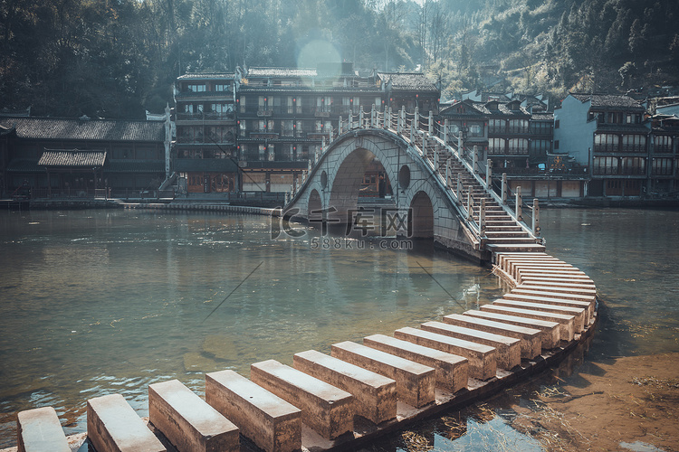 小桥流水清晨石桥古镇湘西摄影图