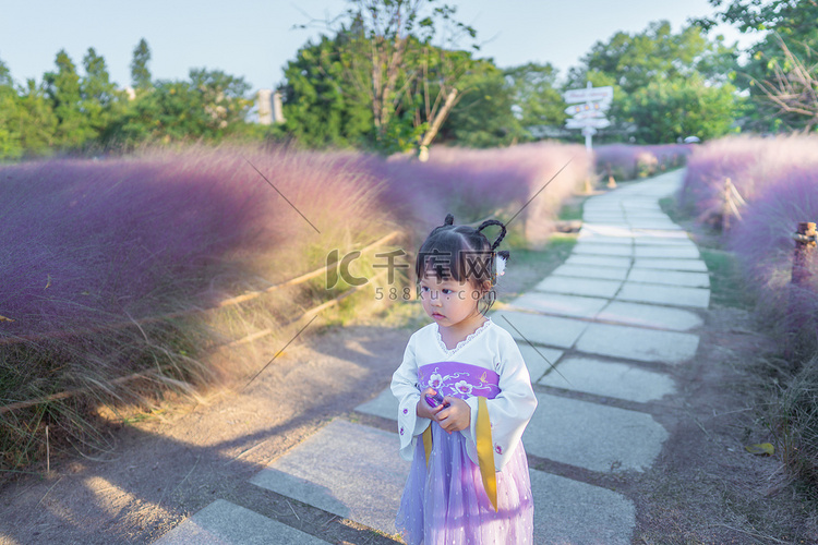 汉服人像夕阳儿童女童户外走摄影