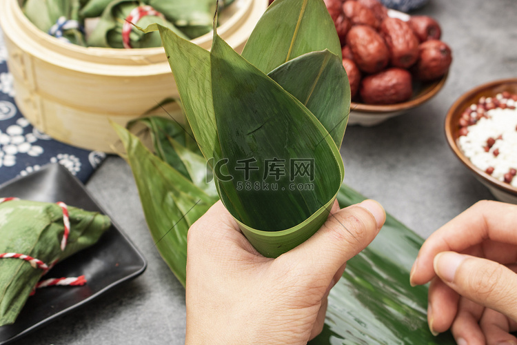 端午佳节食材白天裹粽子室内美食