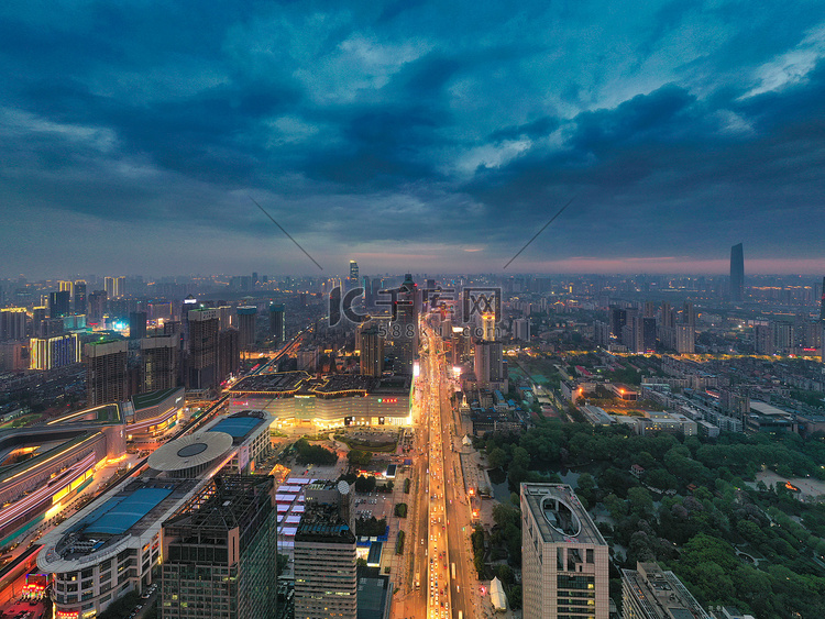 武汉城市建筑夜晚城市建筑群中山