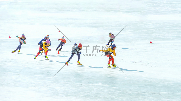 集体滑冰竞赛上午人物冰场运动摄