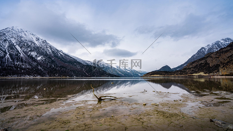 西藏风光然乌湖雪景雪山风景