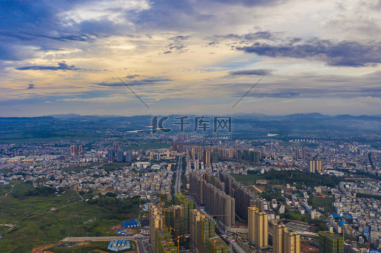 城市夕阳南宁横市城市航拍山顶无