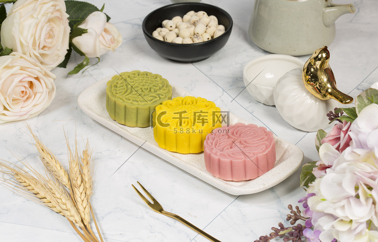 冰皮月饼中秋美食美味传统摄影图