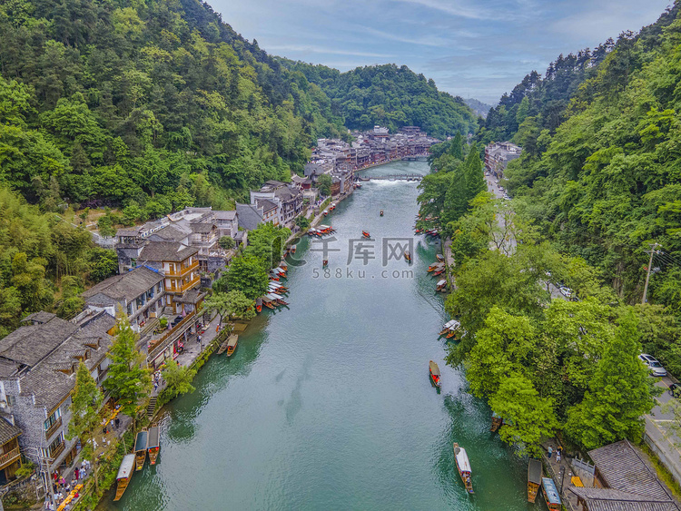 城市清晨凤凰古城沱江风光景区无