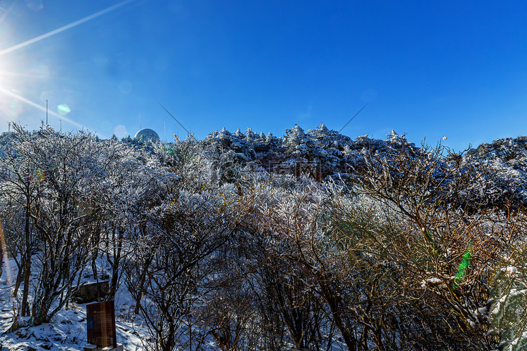 冬天出游早晨山峰山区摇动摄影图