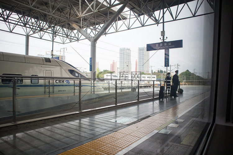 火车下午和谐号火车站运输摄影图