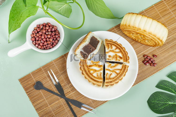 中秋美味食品月饼甜点摄影图配图
