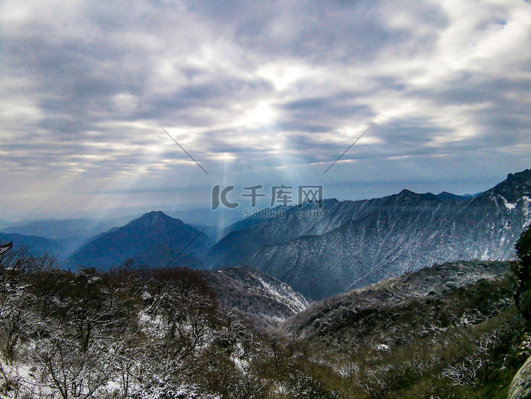 湖南衡阳冬天山区衡山雪景摄影图